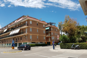 TRILOCALE a 50 MT MARE con SERV.SPIAGGIA