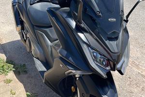 Kymco AK550 - Scooter sport-touring