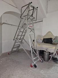 Vendensi scala faraone con area di sicurezza