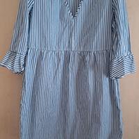 abito a righe bianche e azzurre  a tre quarti