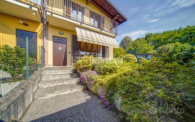 MORNAGO - VILLA A SCHIERA DI TESTA CON BOX E GIARD