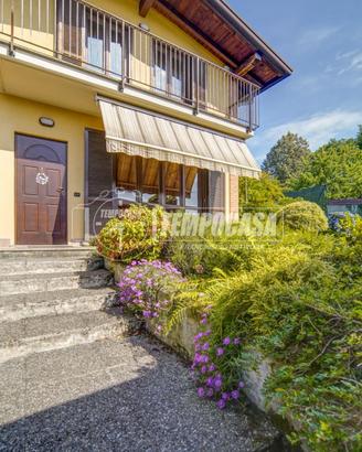MORNAGO - VILLA A SCHIERA DI TESTA CON BOX E GIARD