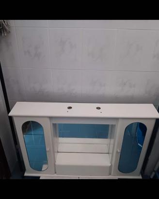 Specchio con ante, porta lampade e piccola presa