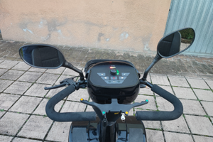 Scooter 4 ruote Elettrico Sterling 700