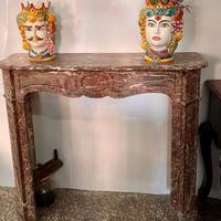 camino struttura in marmno scolpito