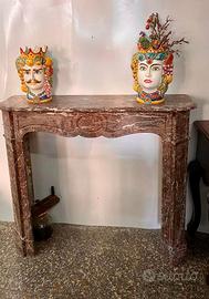 camino struttura in marmno scolpito