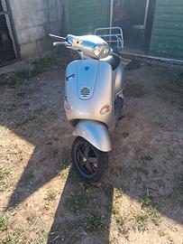 Vespa 125 et4