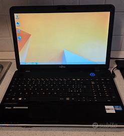computer notebook Fujitsu i3
