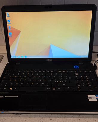 computer notebook Fujitsu i3