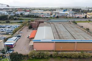 Capannone commerciale