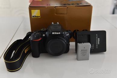 Nikon d5600 perfetta 15 mila scatti + 18 140 VR DX