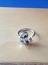 Anello da donna in oro bianco 750 con due zaffiri 