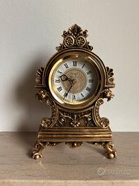 Orologio dorato da scrivania