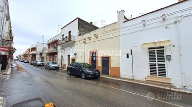 Casa indipendente da ristrutturare con terrazzo e