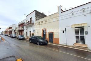 Casa indipendente da ristrutturare con terrazzo e