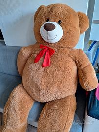 orso di peluche gigante
