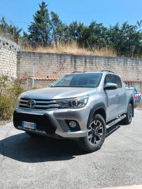Toyota Hilux invincibile50