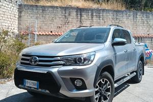 Toyota Hilux invincibile50