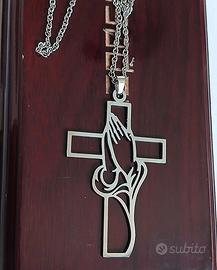 collana con pendente in acciaio mani di Dio