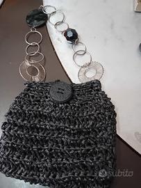 pochette di rafia nera
