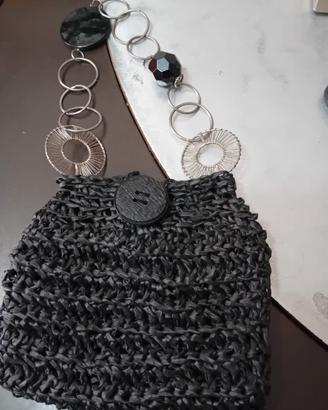 pochette di rafia nera