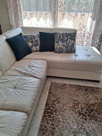 divano in pelle bianco 