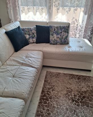 divano in pelle bianco 