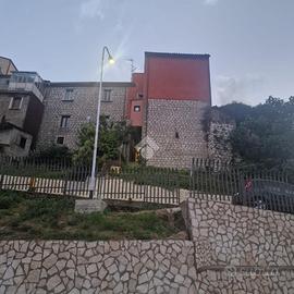 CASA SEMINDIPENDENTE A CAMPOLI DEL MONTE TABURNO