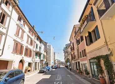 Via S.Nazaro-due camere-due bagni-posto auto