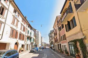 Via S.Nazaro-due camere-due bagni-posto auto