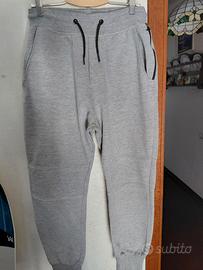 Pantaloni tuta grigi Bershka
