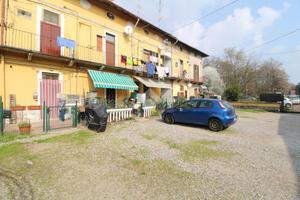 2 LOCALI A RHO