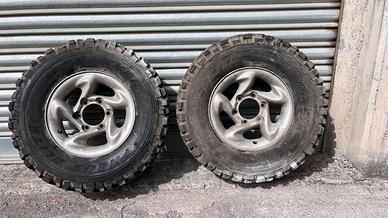 Set 2 Cerchi in lega e gomme invernali 235/75 R15