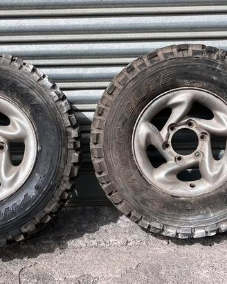 Set 2 Cerchi in lega e gomme invernali 235/75 R15