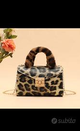 Borsa leopardata elegante con tracolla