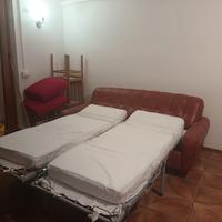 Divano letto due tre posti.