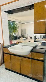 Mobile bagno in legno chiaro completo di specchio