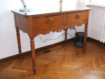 Antico tavolo in legno