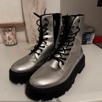 Anfibi donna marca Zara