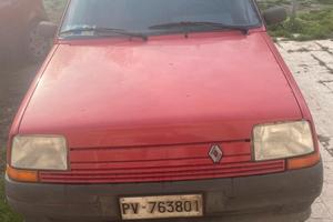 Macchina d’epoca Renault clio  5