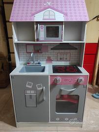 casa delle bambole e cucina