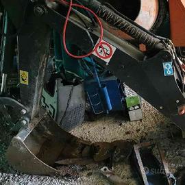 Retro escavatore trattore