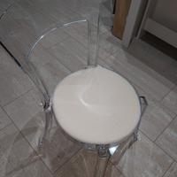 Sedie Stein designe seduta rotonda trasparenti.