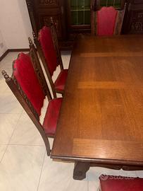 Tavolo, sedie e mobili in legno