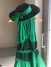 Abito in seta verde smeraldo con accessori