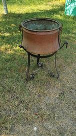 Cagliere, secchio, vasca in rame vecchio con piedi