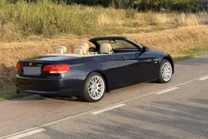 BMW e93 320i