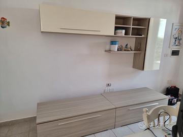 parete attrezzata come da foto