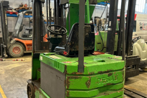 CARRELLO ELEVATORE CESAB