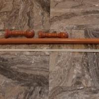 bastone per tende in legno chiaro
